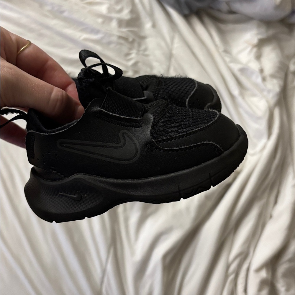 Nike toddler sneakers black 5c